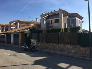 Affitto Chalet in La Ñora. Alquilo chalet independiente con parcela y piscina, 4 dorm, amue