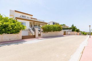 Xalet a La Alcayna. Exclusivo chalet independiente de 5 dormitorios con piscina en l