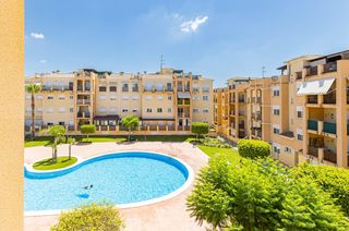 Pis a Altorreal - El Chorrico. Piso de 2 dormitorios con terraza, piscina comunitaria y garaje