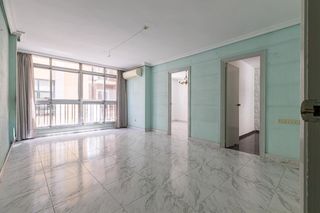 Pis  Calle arquitecto emilio piñero. Piso en venta en vistalegre.