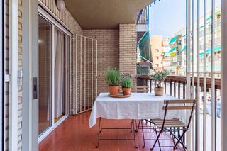 Etagenwohnung in San Pedro. Vivienda de 3 dormitorios con terraza en calle del pilar, centro