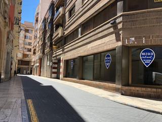 Lloguer Local Comercial  Calle villaleal  en  murcia. Gran local comercial de unos 260 m2, junto a traperia, en la cal