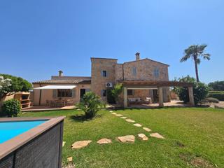 Rent Country house in Ses Salines Poble. Finca rústica con amplia casa totalmente amueblada, decorada y e