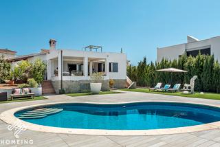 Xalet a Badia Blava-Badia Gran-Tolleric. Casa independiente con jardín y piscina privada. zona residencia