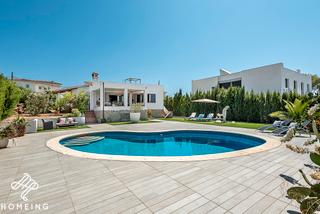 Chalet in Badia Blava-Badia Gran-Tolleric. Casa independiente con vistas al mar, jardín y piscina privada.