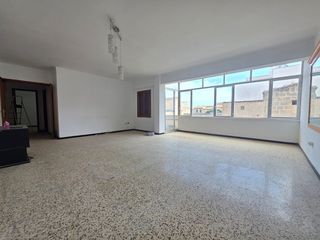 Etagenwohnung in Llucmajor Interior. Amplio piso en venta en llucmajor centro..