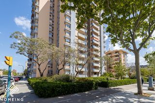 Piso en Pere Garau. Amplio piso con terraza, parking y ascensores. situado cerca del