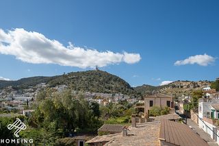 Bauernhof in Gènova. Casa de pueblo de dos plantas, con vistas al mar y la montaña, e