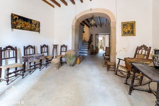 Mas à Costitx. Gran casa de pueblo del año 1850 en costitx con enorme jardín.