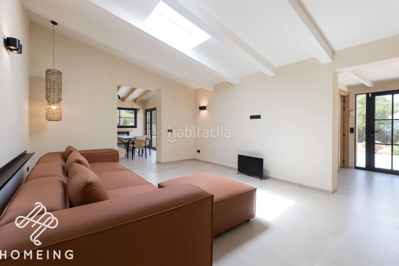 Foto da753d1d-9c50-4fd8-aaed-9d5887512f50. Alquiler masía finca rustica con casa recién reformada con estilo moderno y con piscina en Llucmajor