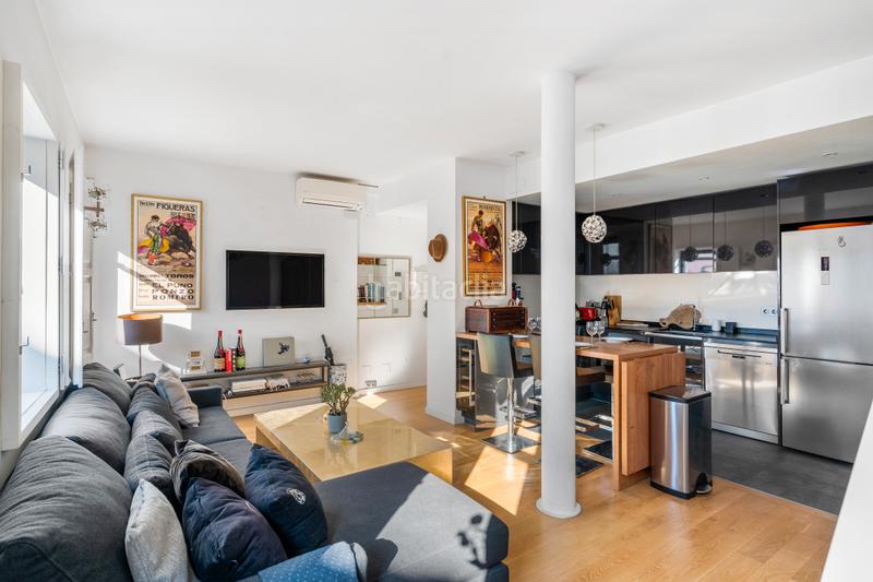 Foto a106c916-cdde-44fe-b9e7-0a49ef9eccdb. Ático precioso ático reformado con 50m2 de terraza privada en Barcelona