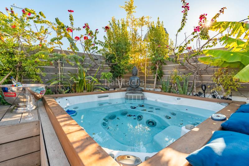 Foto d3bb8d0d-93c4-4055-b8e2-9f1ed895c5c4. Ático precioso ático reformado con 50m2 de terraza privada en Barcelona