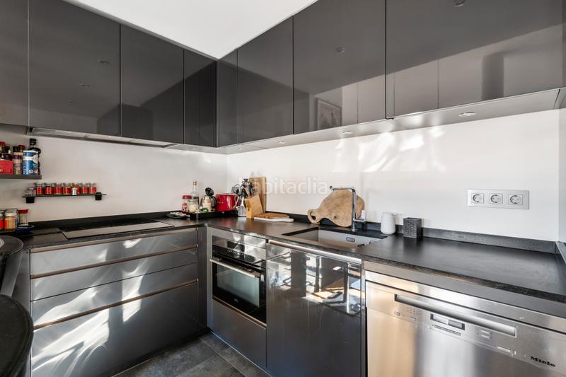Foto e6684cba-ecec-401a-a11b-62ecc6314c37. Ático precioso ático reformado con 50m2 de terraza privada en Barcelona