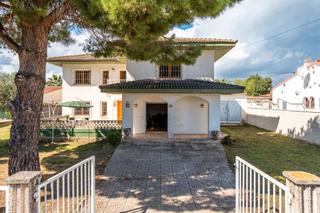 House in Platja de Mont-roig. Tu casa ideal en la costa dorada: espacio, luz y tranquilidad pa