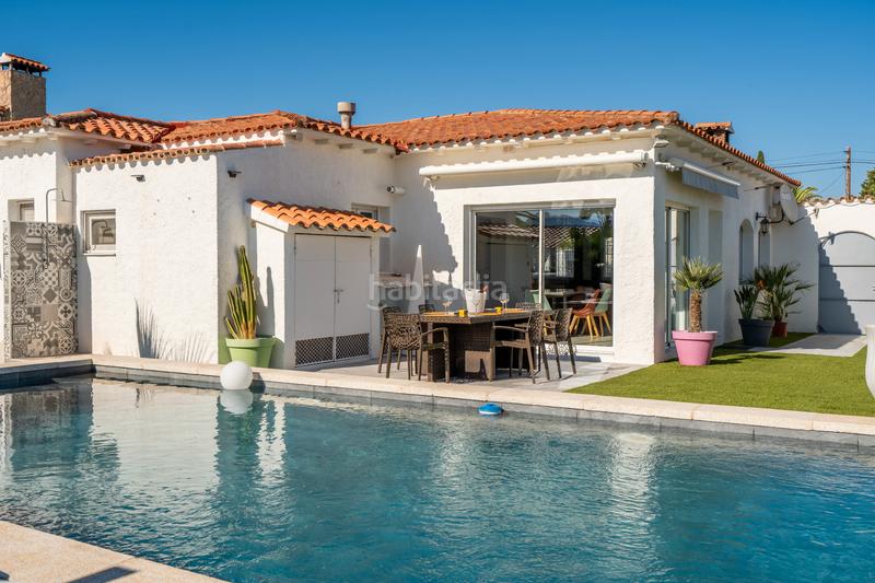 Foto d5bc3573-c9b3-4869-87b3-2f82176f3102. House in carrer fonoll 10 in Platja de Mont-roig Mont-roig del Camp