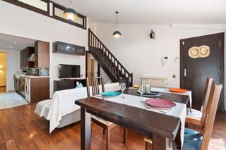 Dúplex  Carrer de les pedreres. Dúplex luminoso en una finca moderna con parking incluido en el