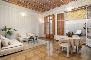Appartement  Carrer de casanova. Piso reformado con terraza de 25 m2 de alto standing