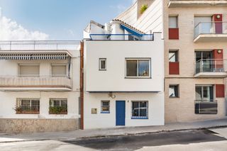 Maison jumelée  Carrer del garraf. Casa con terraza, vistas al mar y licencia turística en sitges