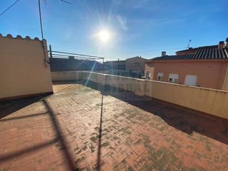 Country house  Calle amor filial. Casa señorial esquinera con gran terraza en venta en la bisbal d