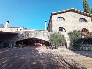 Masia a Sant Martí Vell. En venta finca situada en sant martí vell con terreno, masía pri