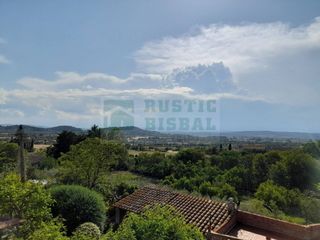 Mas�a  Calle dels valls. En venta casa r�stica de tres plantas con dos terrazas en el emb