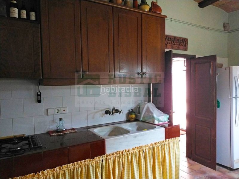 Foto b0a39c13-36a0-49b6-bddf-c4131d10166f. Masia amb calefacció a Ullastret