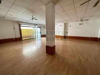 Lloguer Local Comercial a Bisbal d´Empordà (La). Gran local comercial de unos 150 m situado en el centro de la bi
