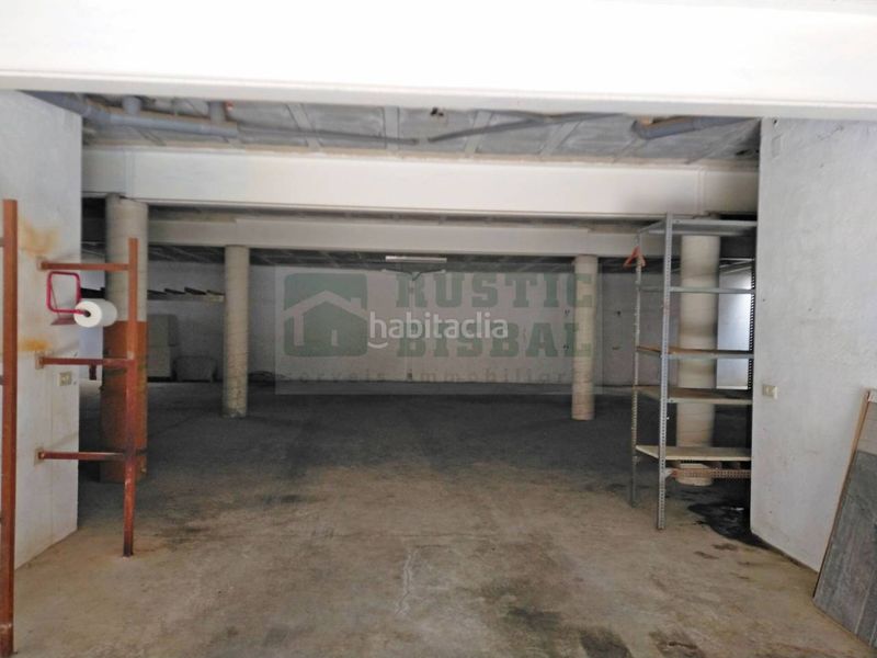 Foto 53ede810-4c7f-4920-bdc7-9ce2015f2f24. Car parking in Bisbal d´Empordà (La)