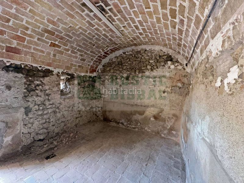 Foto 4cda2ab3-a2f6-44b2-b3b2-bc992345b55b. Masia amb aparcament a Bàscara
