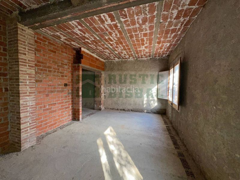 Foto e7ce28b4-69ce-4dbe-9e3d-f5a88b911c01. Masia amb aparcament a Bàscara