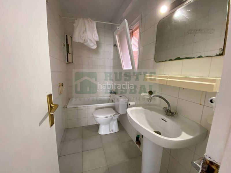 Foto 1b8ee310-343b-4a96-b0d8-dc6891f90280. Local comercial  con vivienda situado en l en venta o alquiler una oportunidad de inversión en Estartit