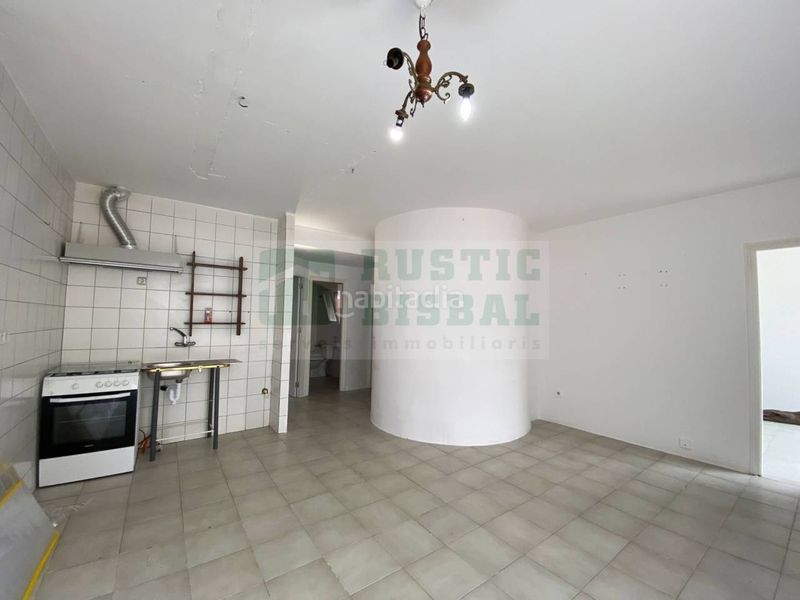 Foto 5e48c3c9-1352-4c96-8c98-11e30b91ad6a. Local comercial  con vivienda situado en l en venta o alquiler una oportunidad de inversión en Estartit