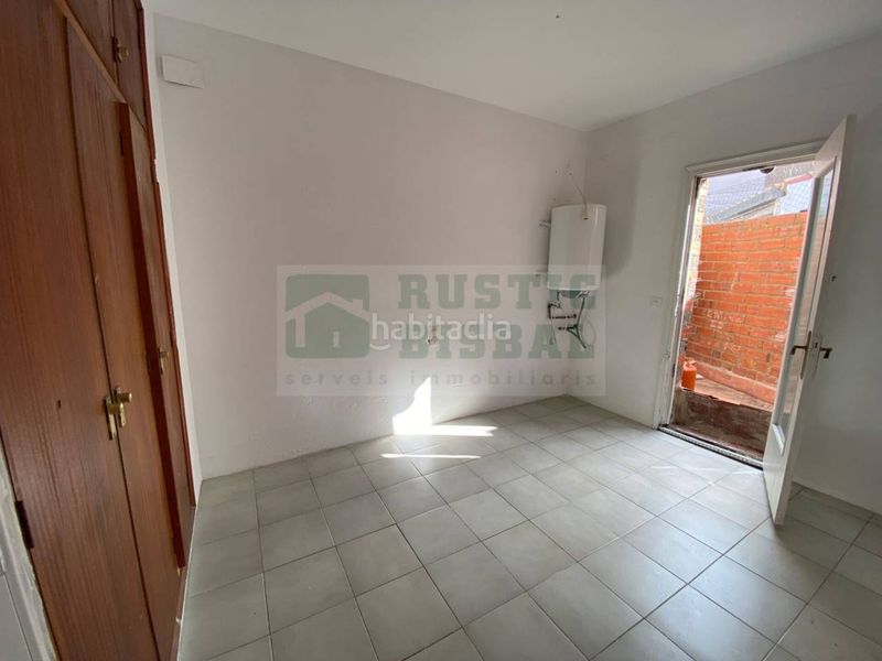 Foto afd7d754-dc20-4a4a-9f47-b3680caf87e3. Local comercial  con vivienda situado en l en venta o alquiler una oportunidad de inversión en Estartit