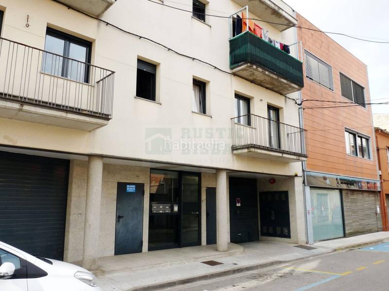 Foto 87e8be49-d2bd-4d03-bc4d-82e22aa6e1fd. Aparcament cotxe a Bisbal d´Empordà (La)