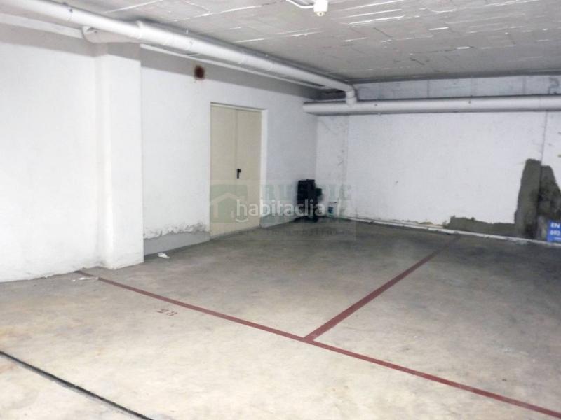 Foto a6ba2b8f-4ad2-4231-80b9-4f6637e1ec19. Aparcament cotxe a Bisbal d´Empordà (La)