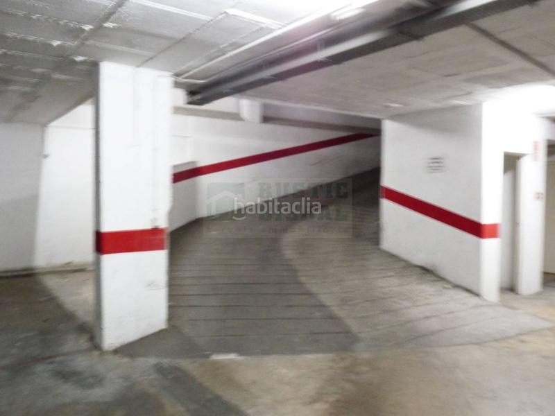 Foto c1a13de3-a33b-4bdb-ba92-ef1ea6067b36. Aparcament cotxe a Bisbal d´Empordà (La)