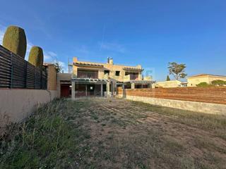 Casa adossada a Cruïlles, Monells i Sant Sadurní de l´Heura. Casa pareada en construcción en venta en baix empordà