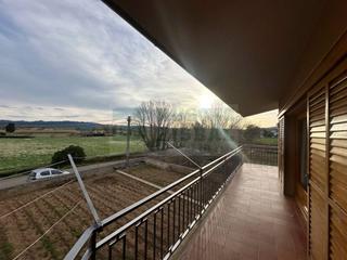 Maison  Terrissers. En venta espaciosa casa esquinera con doble parcela en la bisbal