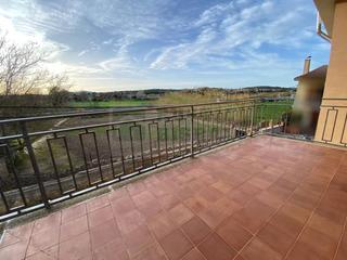 Casa  Terrissers. En venta espaciosa casa esquinera con doble parcela en la bisbal