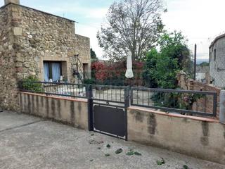 Lloguer Masia a Corçà. Casa de pueblo en alquiler de julio a septiembre situada en el m