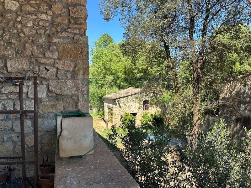 Foto 677d2234-e01d-4beb-84c9-5d1c0bb58610. Masia amb piscina a Serinyà