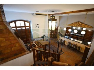 Mas�a  Calle del bisbe. Inmueble c�ntrico en la bisbal dempord� con restaurante y posibl