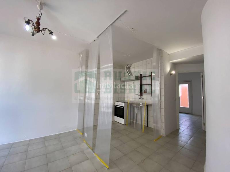 Foto 5c57ece2-0f15-4881-b78e-a6899612590c. Lloguer local comercial a l´Estartit poble Estartit