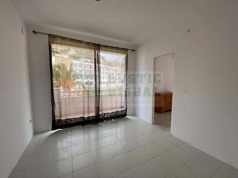 Foto 9cb9d8db-c382-451a-910c-5bff7e74e30c. Lloguer local comercial a l´Estartit poble Estartit