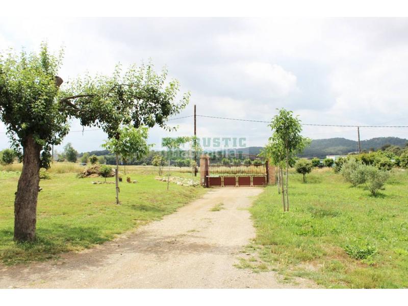 Foto ff41037d-5048-478e-b567-253441153494. Rent country house with heating pool in Flaçà