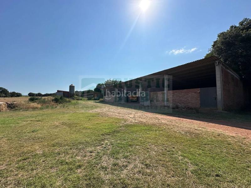 Foto 336523f3-ff7c-44f1-8dab-1736a780f84a. Masia amb aparcament a Rupià