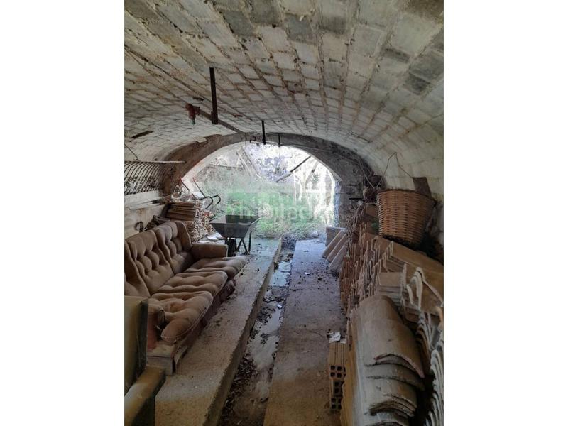 Foto b4144bc3-875a-4876-82e6-5270579f2415. Masia amb aparcament a Rupià