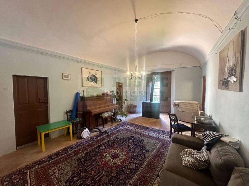 Foto b5ce8b01-2389-4c25-a163-f1db905164b2. Masia amb aparcament a Rupià