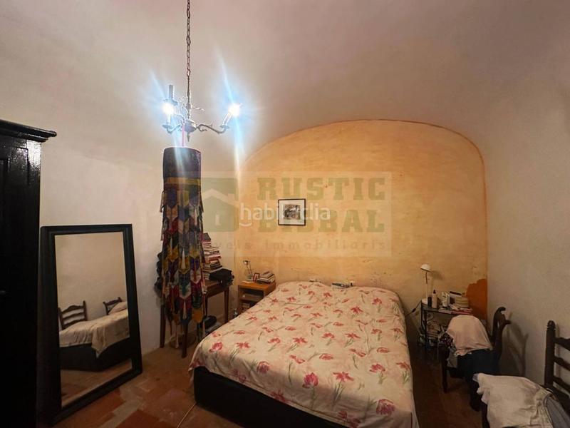 Foto e130c7dc-f602-494e-b59d-11423e296fb0. Masia amb aparcament a Rupià