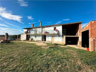 Mas à Sant Jordi Desvalls. En venta masía con campos en sant jordi desvalls ubicación privi